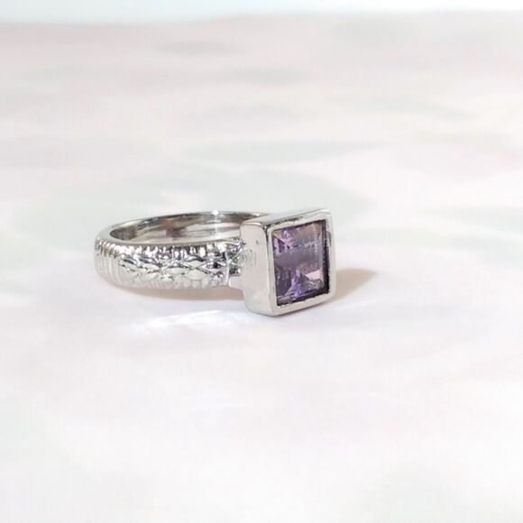 Amethyst 1.8 Carats Stainless Steel Size 8 - Picture 3 of 7